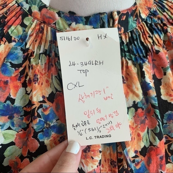 One of a kind! Olivaceous Puffy Sleeve Floral Romper - Picture 10 of 13